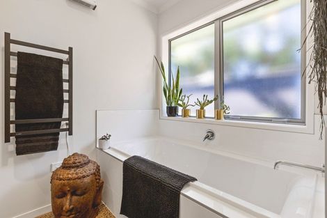 Photo of property in 10 Cooke Farm Grove, Waiwhakaiho, New Plymouth, 4312