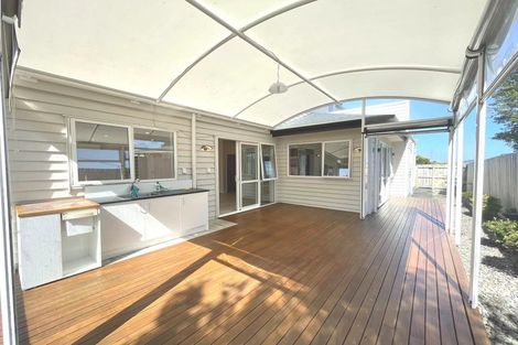 Photo of property in 14a Bridge Avenue, Te Atatu South, Auckland, 0610