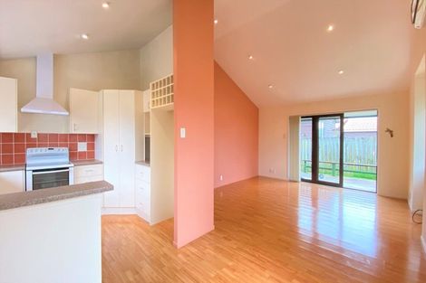 Photo of property in 4/390 West Coast Road, Glen Eden, Auckland, 0602
