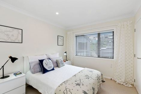 Photo of property in 15 Brindle Way, Newlands, Wellington, 6037