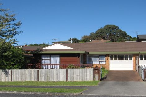 Photo of property in 3 Pickwick Parade, Mellons Bay, Auckland, 2014