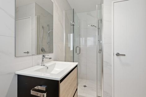 Photo of property in 2/19 Kingdale Road, Henderson, Auckland, 0610