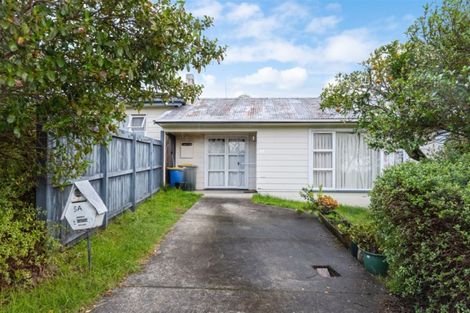 Photo of property in 15 Cleve Road, Green Bay, Auckland, 0604