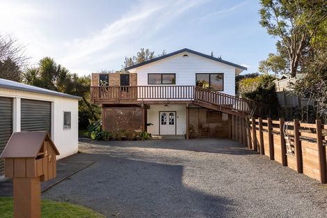 Photo of property in 27 Puriri Road, Waikanae, 5036