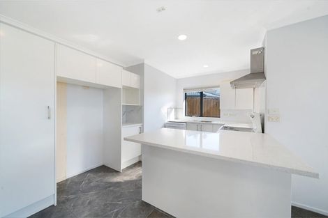 Photo of property in 18 Plumstead Rise, Glen Eden, Auckland, 0602