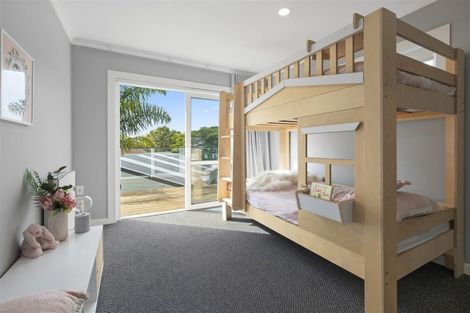 Photo of property in 10 Litchfield Place, Clarks Beach, 2122