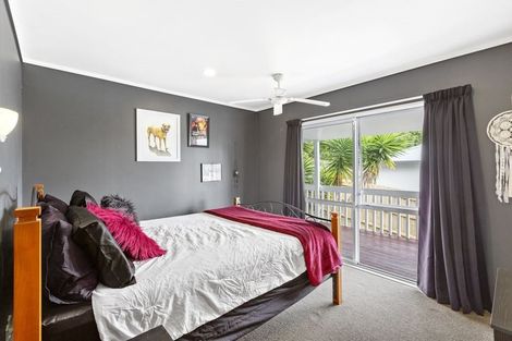 Photo of property in 16 Kearney Place, Massey, Auckland, 0614