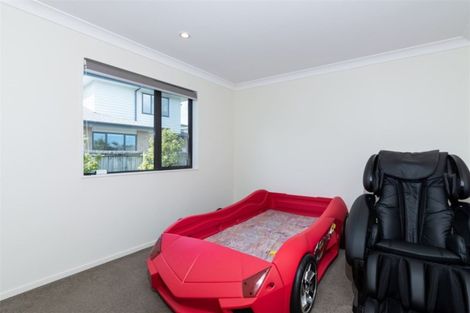 Photo of property in 23 Midhurst Avenue, Henderson, Auckland, 0612