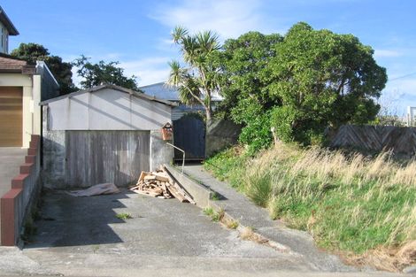 Photo of property in 98 Nevay Road, Karaka Bays, Wellington, 6022