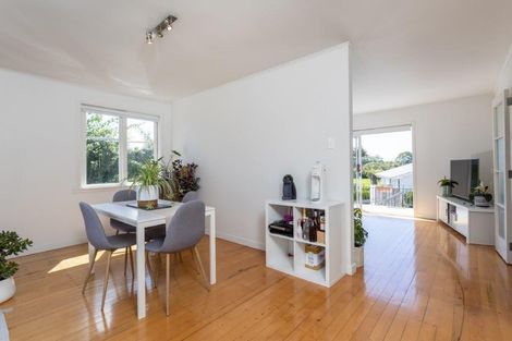Photo of property in 126 Archibald Road, Kelston, Auckland, 0602