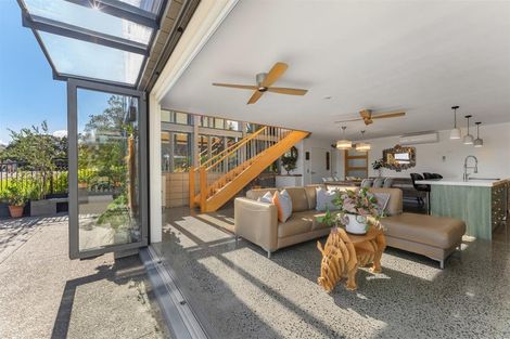 Photo of property in 135 Beach Road, Castor Bay, Auckland, 0620