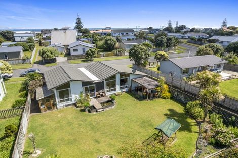 Photo of property in 34 Scott Avenue, Otaki Beach, Otaki, 5512