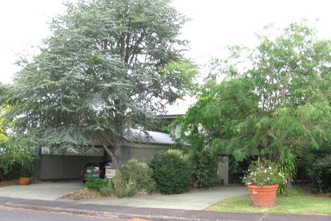 Photo of property in 10 Totara Grove, Hillcrest, Auckland, 0627