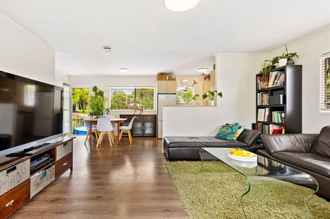 Photo of property in 10 Lorena Place, West Harbour, Auckland, 0618