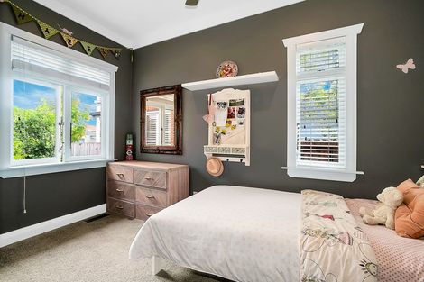 Photo of property in 37 Harbour View Road, Point Chevalier, Auckland, 1022