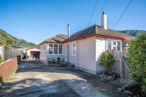 Photo of property in 27 Oxford Street, Picton, 7220