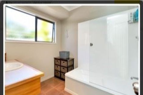 Photo of property in 18 Paradise Point Place, One Tree Point, 0118