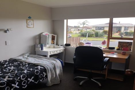 Photo of property in 17a Edgewater Parade, Waiuku, 2123