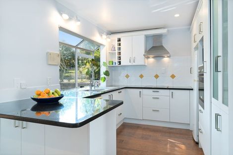 Photo of property in 13 Gala Place, Henderson, Auckland, 0612