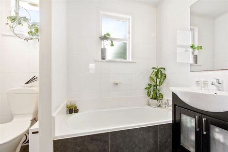 Photo of property in 9 Paewai Road, Glen Eden, Auckland, 0602