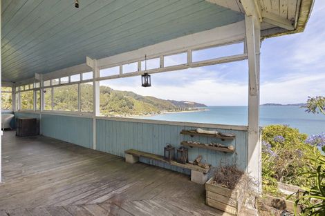 Photo of property in 35 Ferry Road, Days Bay, Lower Hutt, 5013