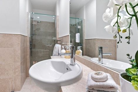 Photo of property in 4b/171 Hurstmere Road, Takapuna, Auckland, 0622