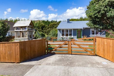 Photo of property in 165 Castor Crescent, Cannons Creek, Porirua, 5024