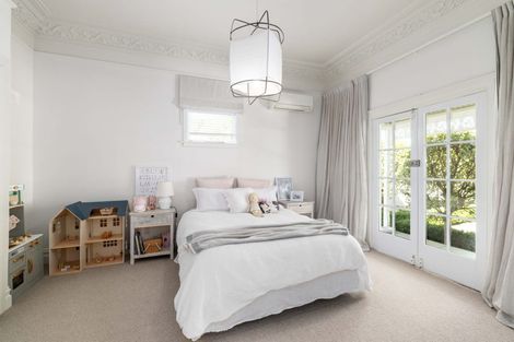 Photo of property in 33 Hawkesbury Avenue, St Albans, Christchurch, 8014