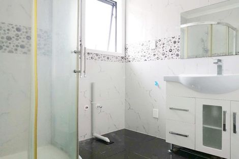 Photo of property in 18 Jamaica Place, Blockhouse Bay, Auckland, 0600