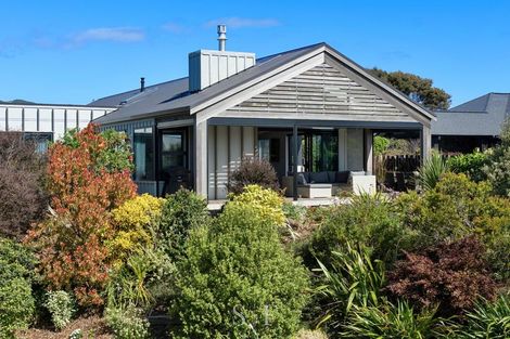 Photo of property in 14 Ferndale Drive, Waikanae, 5036