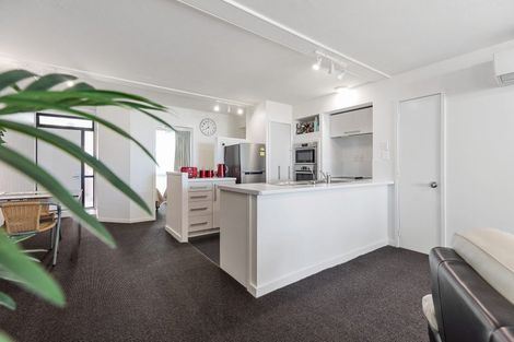 Photo of property in 10 Marine Parade, Mount Maunganui, 3116