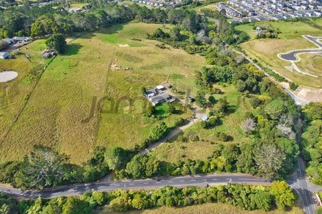 Photo of property in 136 Chamberlain Road, Massey, Auckland, 0614