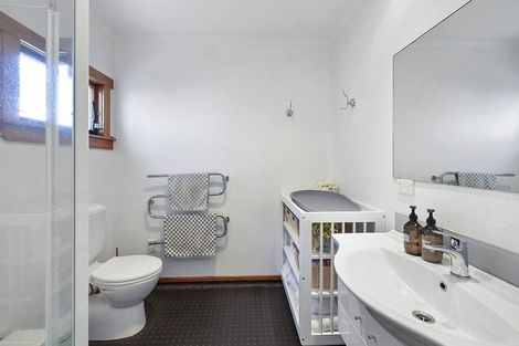 Photo of property in 76 Belt Road, New Plymouth, 4310