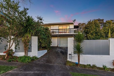 Photo of property in 42 Holyoake Place, Chatswood, Auckland, 0626