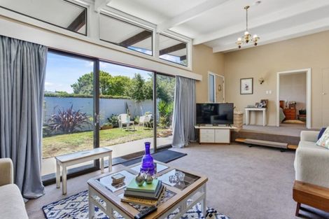 Photo of property in 4 Gloaming Place, Sockburn, Christchurch, 8042