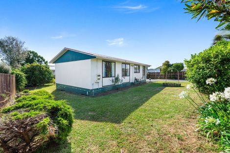 Photo of property in 121 Shifnal Drive, Randwick Park, Auckland, 2105