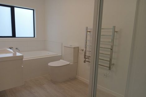 Photo of property in 216b Lake Road, Northcote, Auckland, 0627