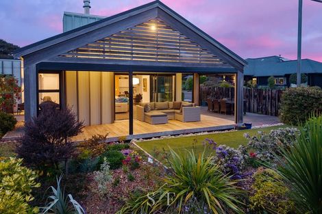 Photo of property in 14 Ferndale Drive, Waikanae, 5036