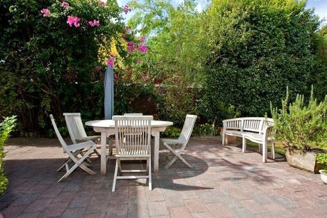 Photo of property in 9 Munstead Place, Hillcrest, Auckland, 0627