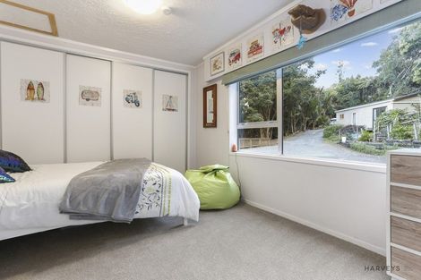 Photo of property in 903 West Coast Road, Waiatarua, Auckland, 0604