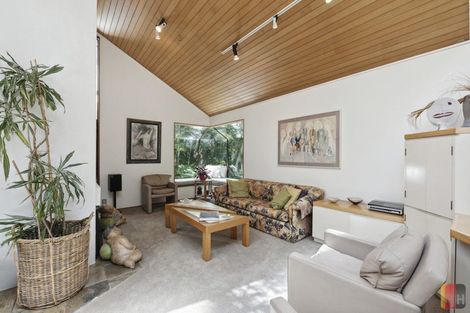 Photo of property in 14 Kingsclere Place, Goodwood Heights, Auckland, 2105