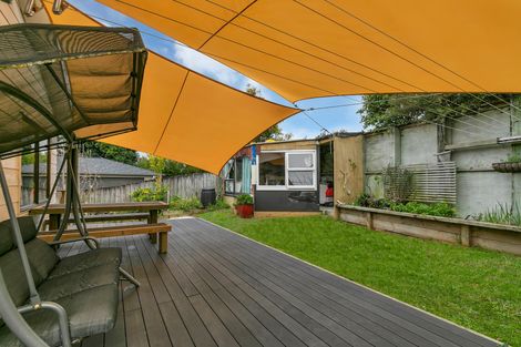 Photo of property in 2/21 Tahu Crescent, Sunnynook, Auckland, 0620