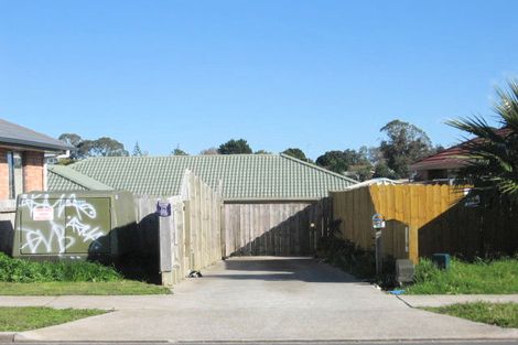 Photo of property in 63 Glenveagh Park Drive, Weymouth, Auckland, 2103