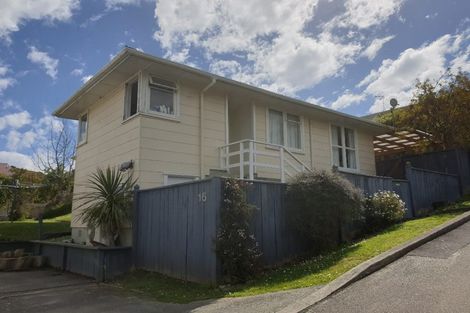 Photo of property in 16 Mawhare Street, Titahi Bay, Porirua, 5022