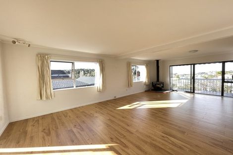 Photo of property in 2/127 Stapleford Crescent, Browns Bay, Auckland, 0630