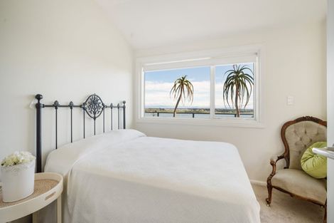 Photo of property in 14 Saint Andrews Hill Road, Mount Pleasant, Christchurch, 8081