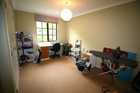 Photo of property in 16 La Lena Grove, Fitzherbert, Palmerston North, 4410