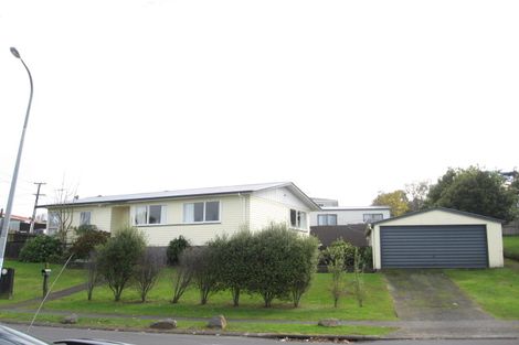 Photo of property in 2 Mcquarrie Avenue, Wattle Downs, Auckland, 2103