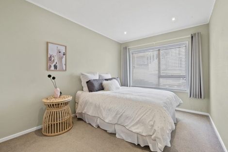 Photo of property in 6 Langstone Place, Chatswood, Auckland, 0626