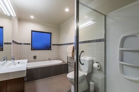 Photo of property in 82 Oakway Drive, Schnapper Rock, Auckland, 0632